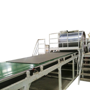 Wasserschneiden wird in der Produktionslinie für die Verarbeitung von Faserzementplatten verwendet