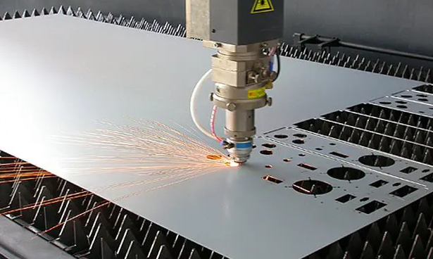 Laser-Schneide-Maschine
